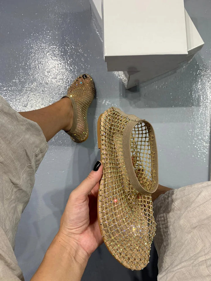 Moderna glittrande sandaler