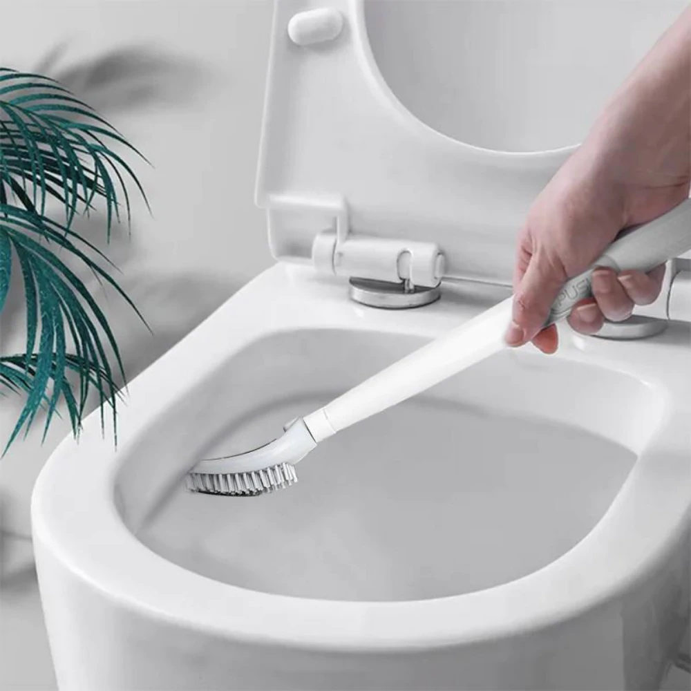 Rugalmas WC-kefe a pontos és könnyű tisztításhoz